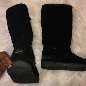 Classic black uggs